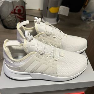 Adidas X-PLR Kids shoe in white size 5.5 (women’s 7)